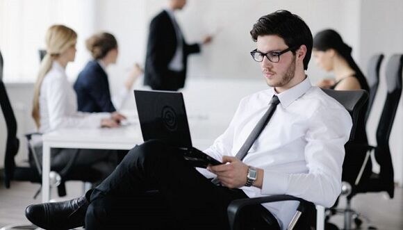 praca siedząca jako przyczyna osteochondrozy lędźwiowej