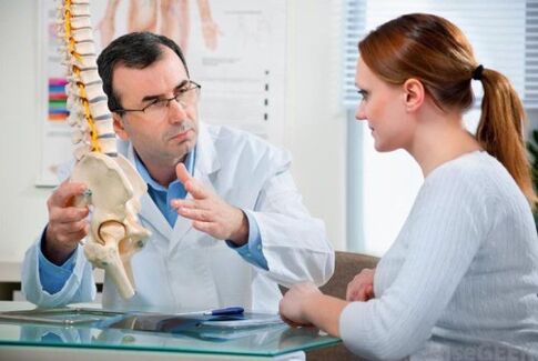 konsultacja z lekarzem w sprawie osteochondrozy kręgosłupa
